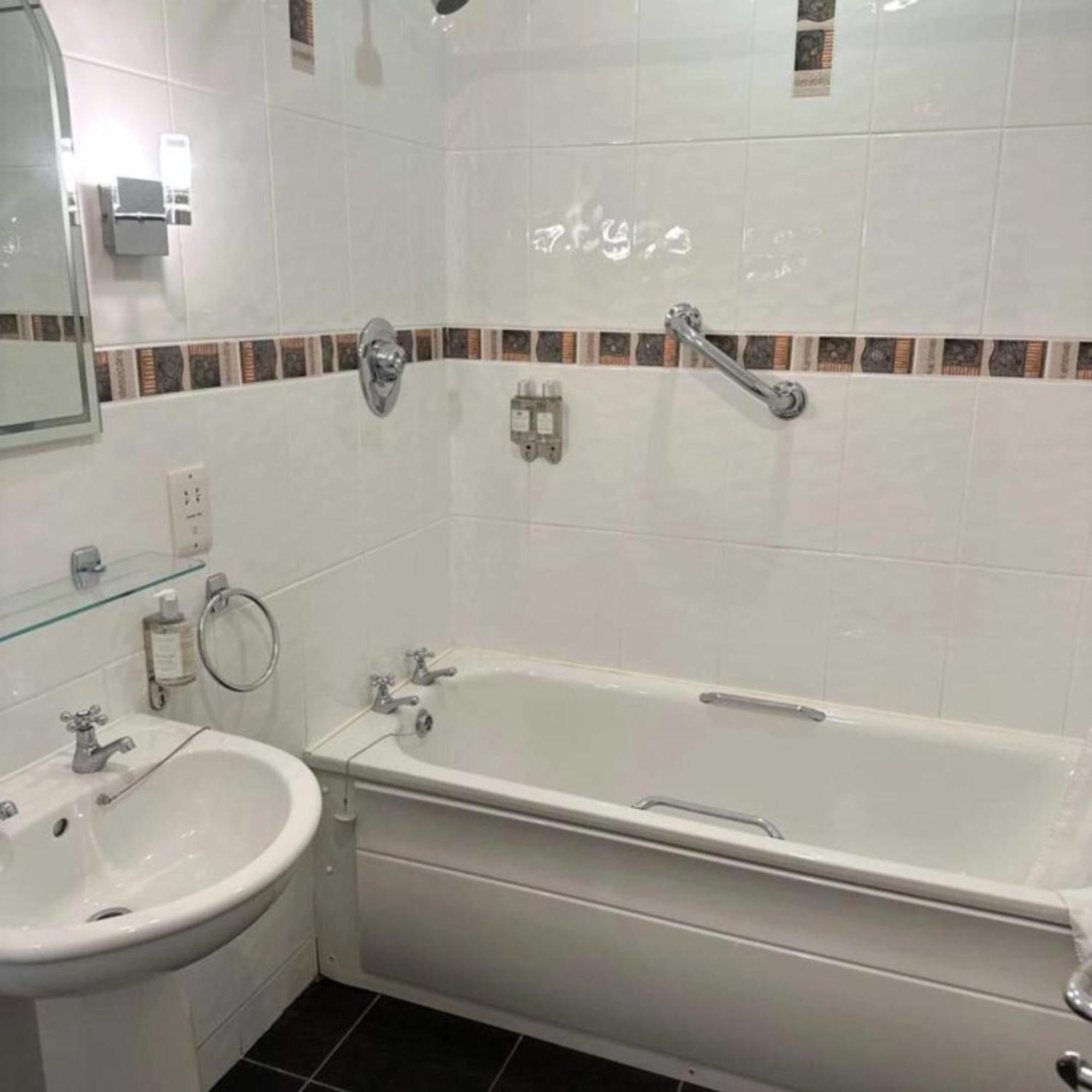 Spacious 2 Bedroom Apartment In كيلارني المظهر الخارجي الصورة